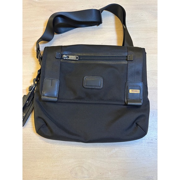 Tumi Alpha Bravo Beale Men's messenger bag black NWOT - Picture 1 of 14